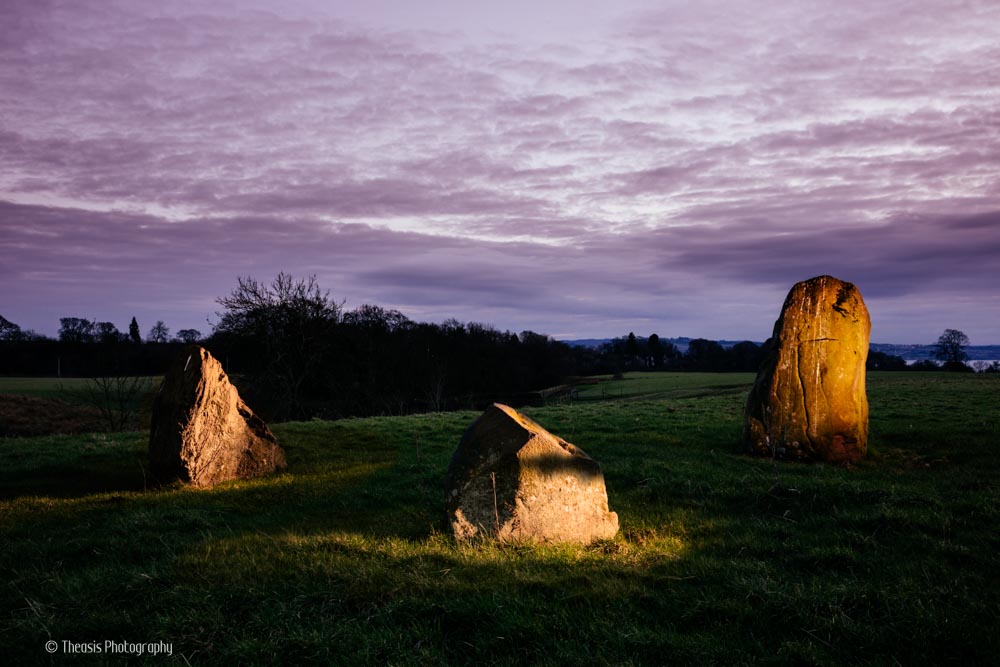 The three boulders at night