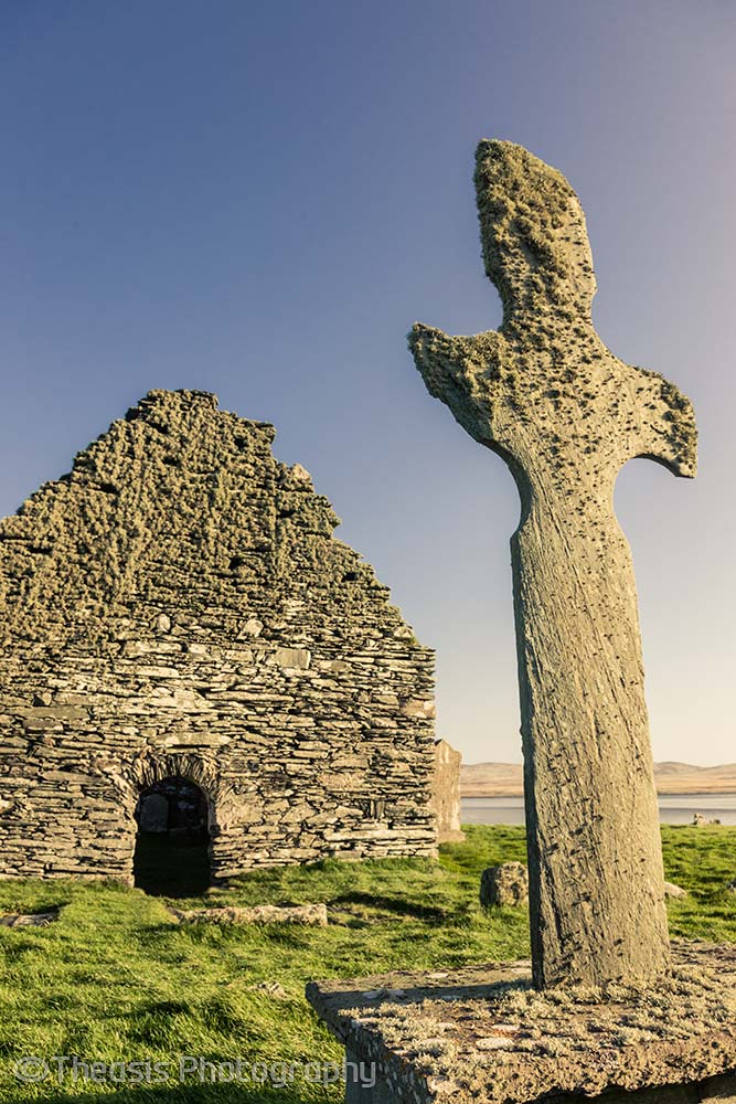 Kilnave cross and chapel from the west.
