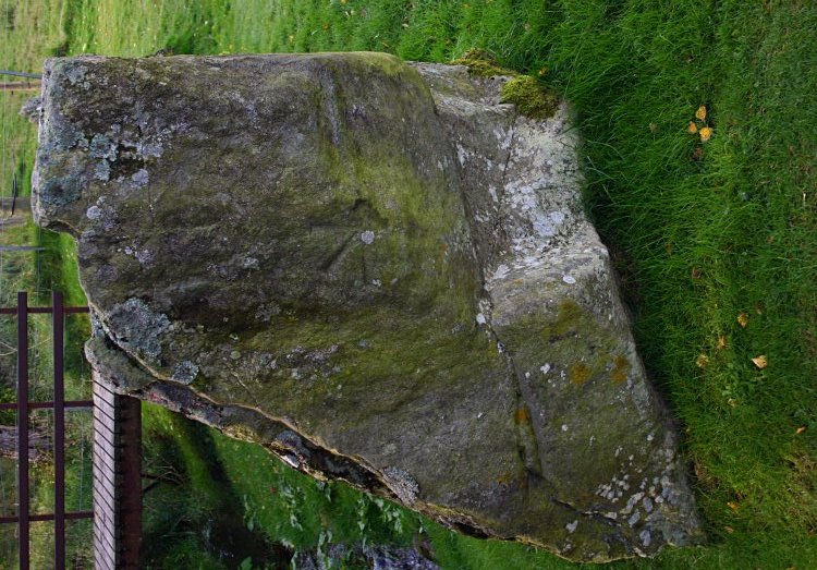 A stone on the eastern arc with a modern arrow (not unlike a benchmark carving) carved into its north face.