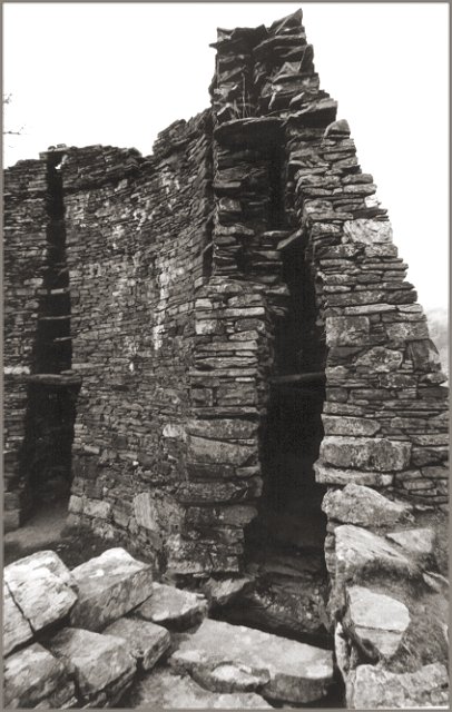 Looking into the wall space from the level of the first gallery. Note the tapering thickness of the external wall. The broch entrance is the base of the void on the left of the picture.