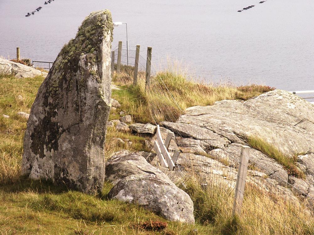 The southwestern arrangements of stones near the cliff edge.