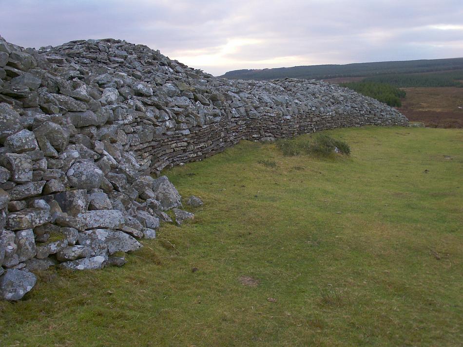 further south of the original round cairn, the long cairn has just a single wall.