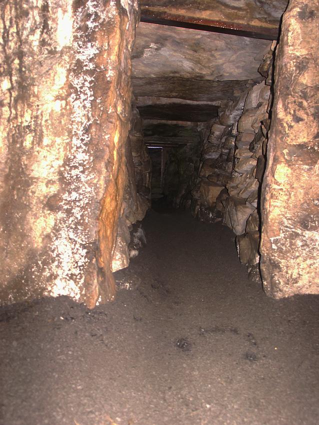 Looxing along the entrance passage from the ante chamber.