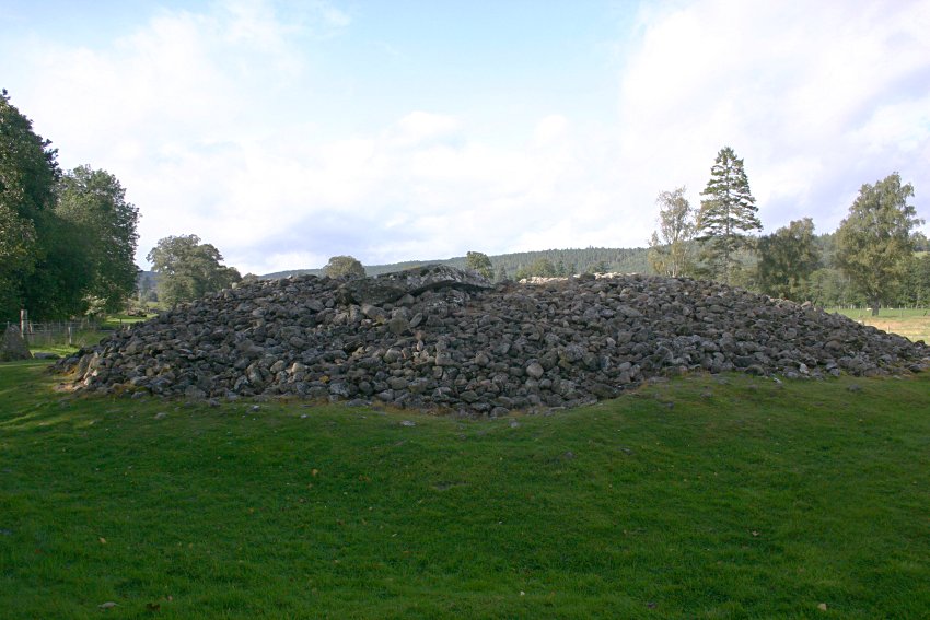 The cairn, looking south.