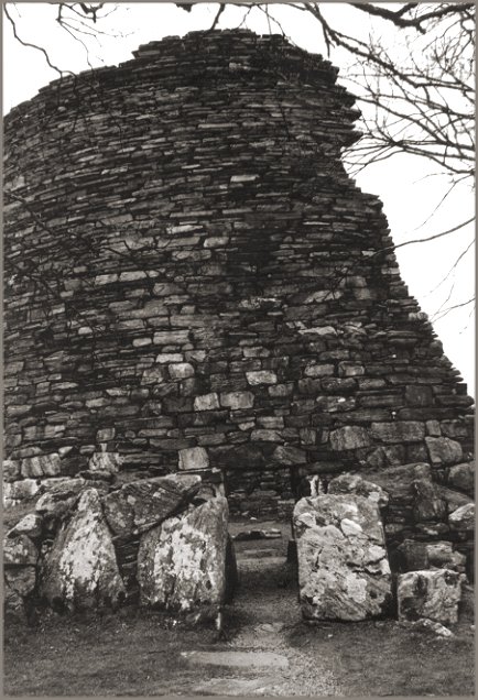 The broch entrance from the outside. The large light-coloured blocks are part of an external wall which surronds the broch. This is thought (but is not certain) to date to a later period